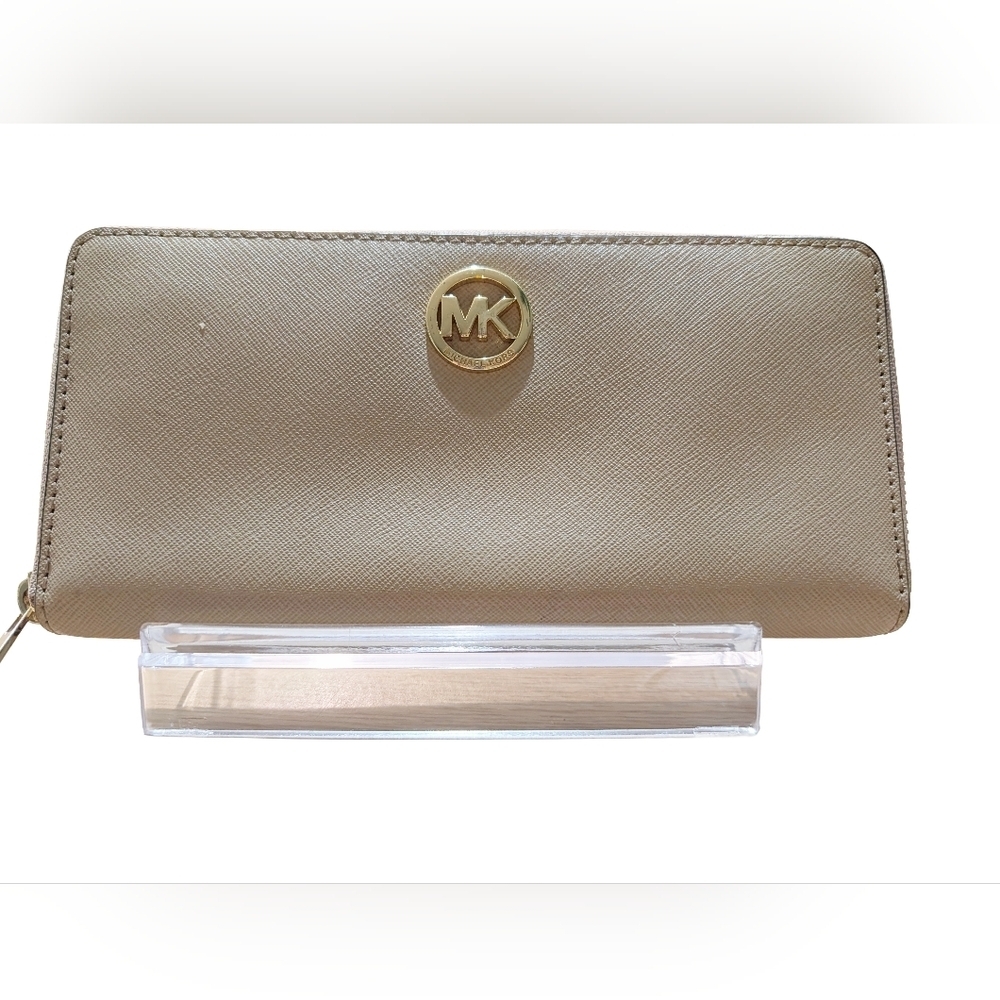 Michael Kors Zip Around Wallet EUC